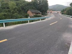 安徽鄉(xiāng)村公路安裝波形護(hù)欄板能滿(mǎn)足村民安全出行